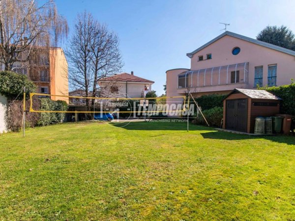 casa indipendente in vendita a Saronno