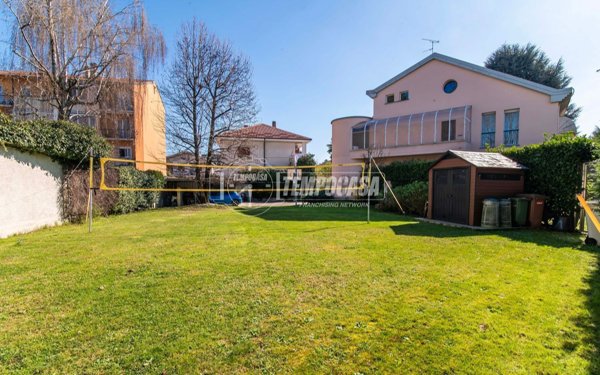 casa indipendente in vendita a Saronno