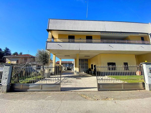 negozio in vendita a Saronno