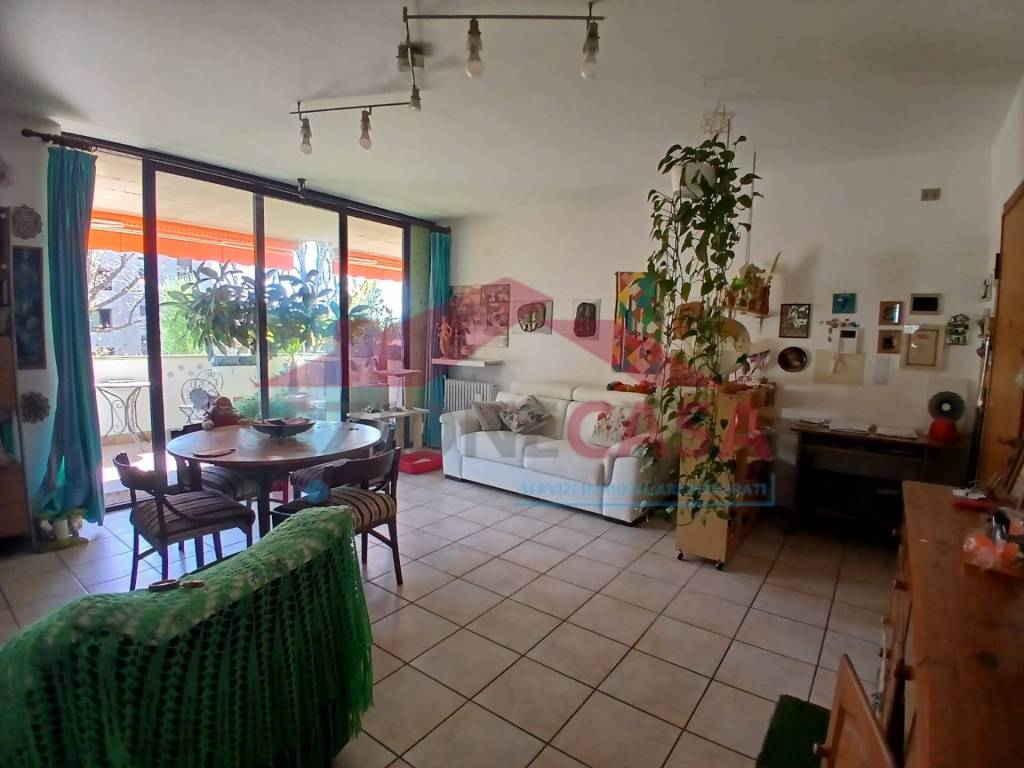 appartamento in vendita a Saronno in zona Cascina Colombara