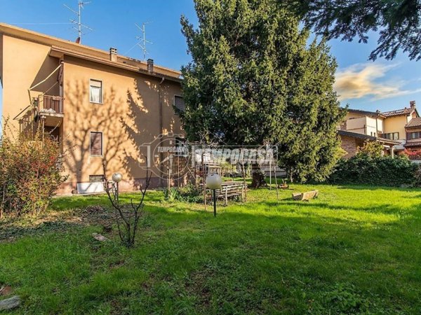 casa indipendente in vendita a Saronno