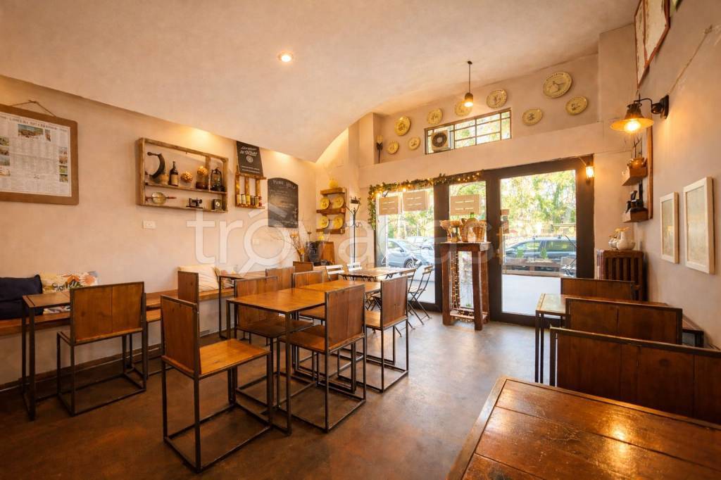 negozio in vendita a Saronno