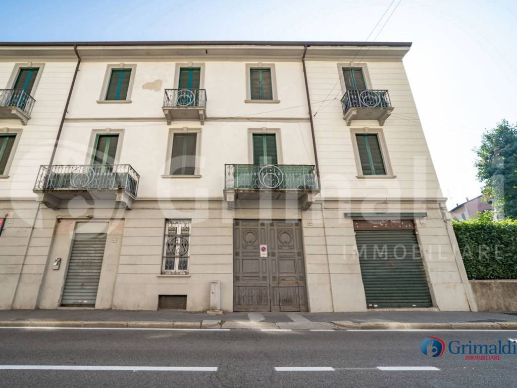 negozio in vendita a Saronno