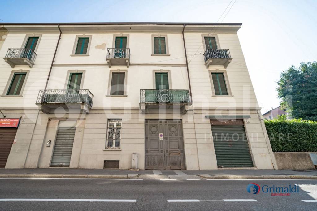 negozio in vendita a Saronno