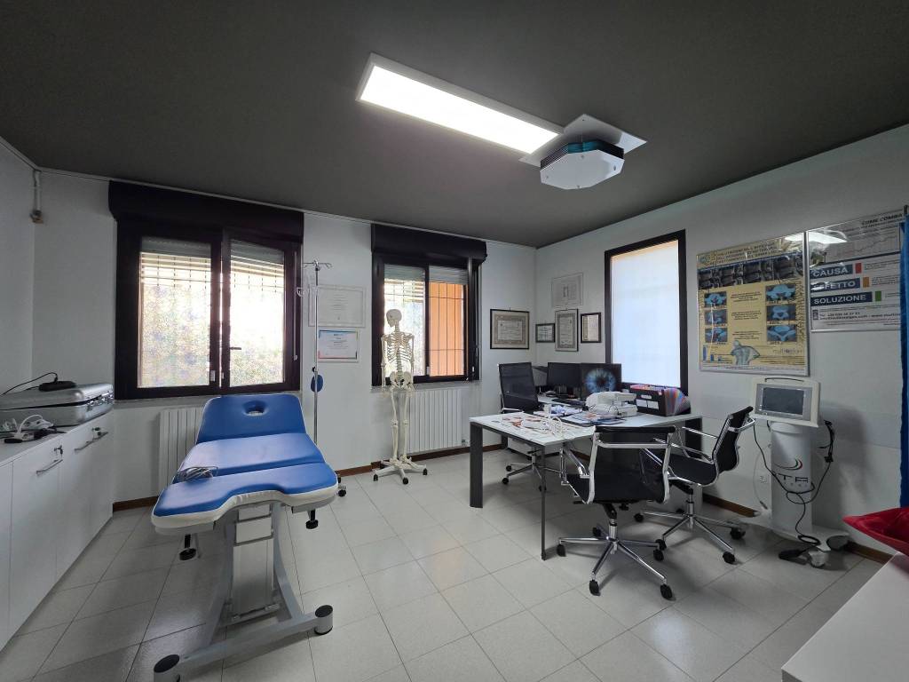 ufficio in vendita a Saronno