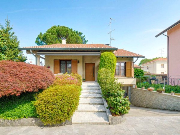 casa indipendente in vendita a Saronno
