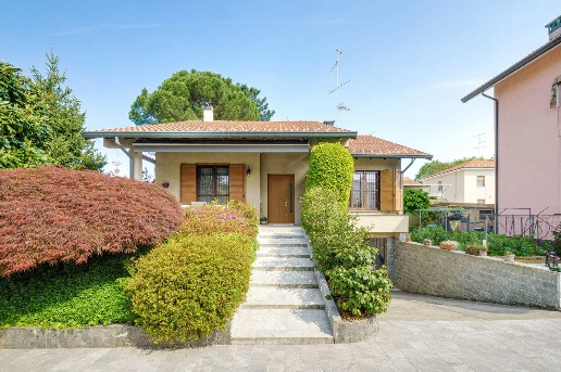 casa indipendente in vendita a Saronno