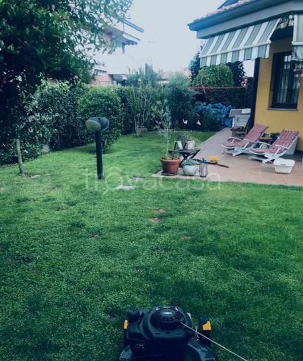 casa indipendente in vendita a Saronno