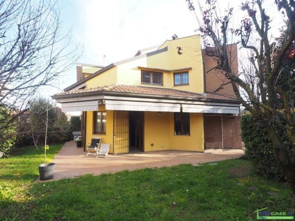 casa indipendente in vendita a Saronno in zona Cascina Colombara