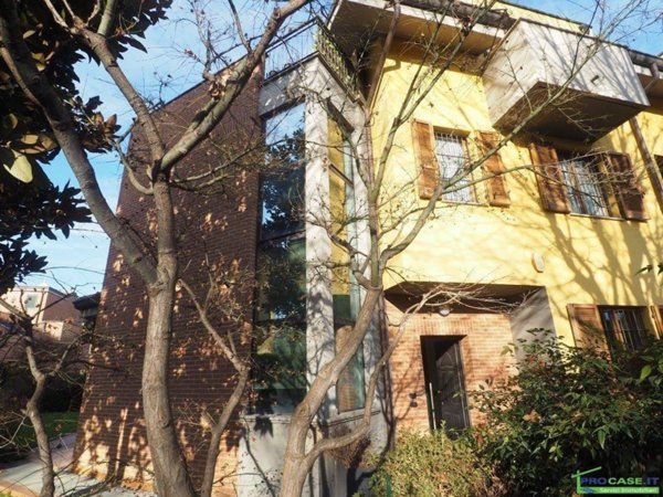 casa indipendente in vendita a Saronno in zona Cascina Colombara
