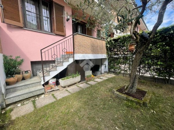casa indipendente in vendita a Saronno