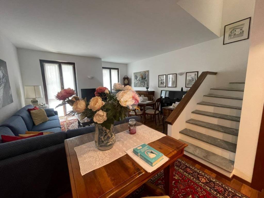 casa indipendente in vendita a Saronno