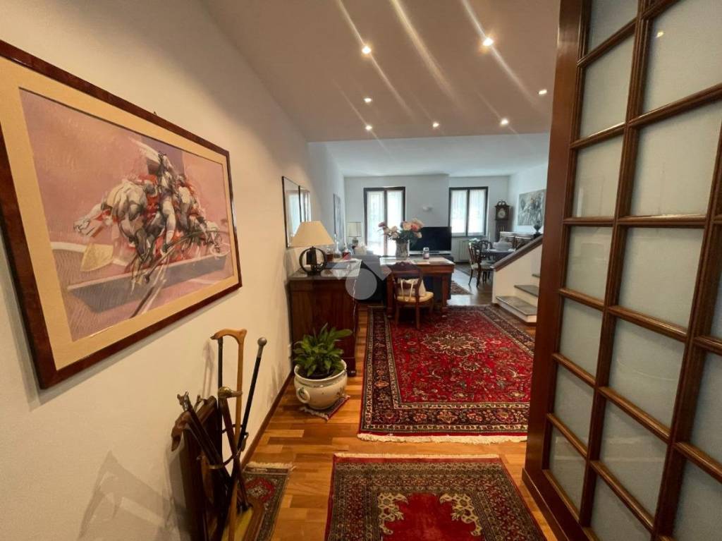 casa indipendente in vendita a Saronno