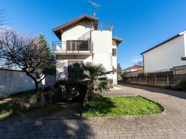 casa indipendente in vendita a Saronno