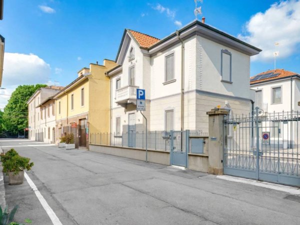 casa indipendente in vendita a Saronno