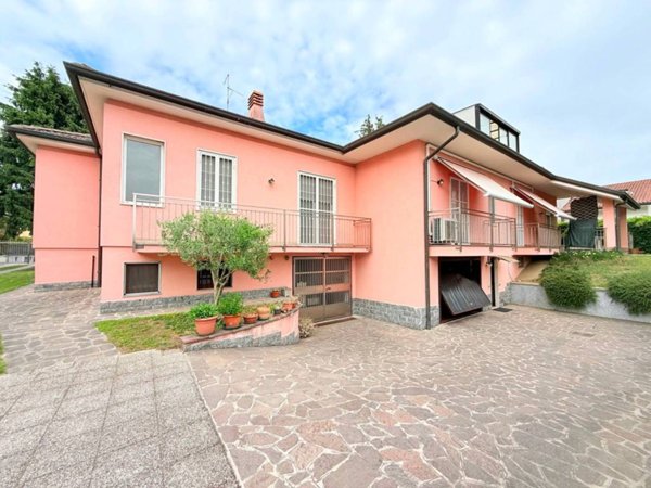 casa indipendente in vendita a Saronno