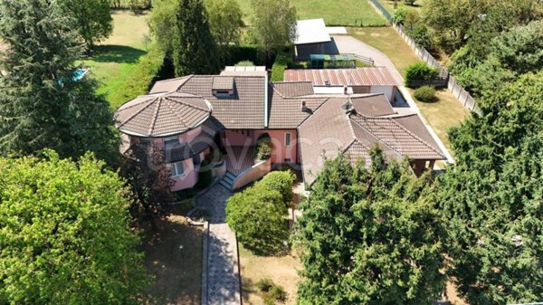 casa indipendente in vendita a Saronno in zona Dal Pozzo