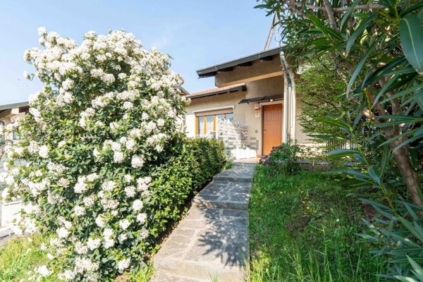casa indipendente in vendita a Saronno
