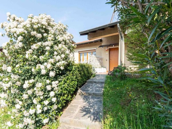 casa indipendente in vendita a Saronno