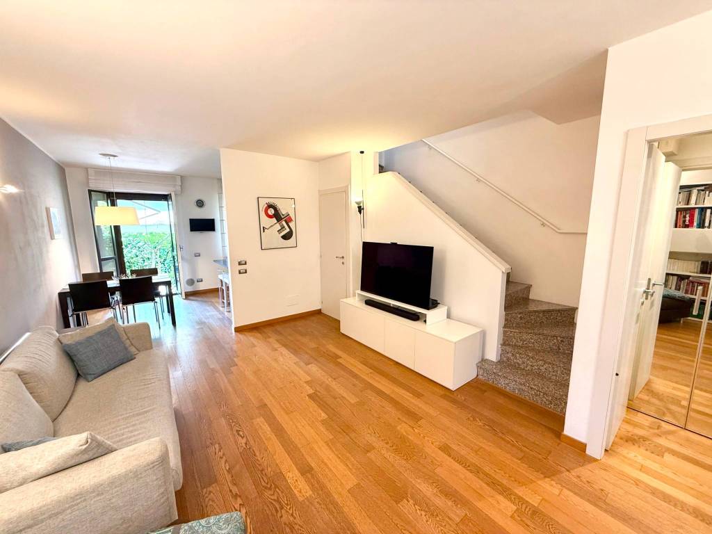casa indipendente in vendita a Saronno