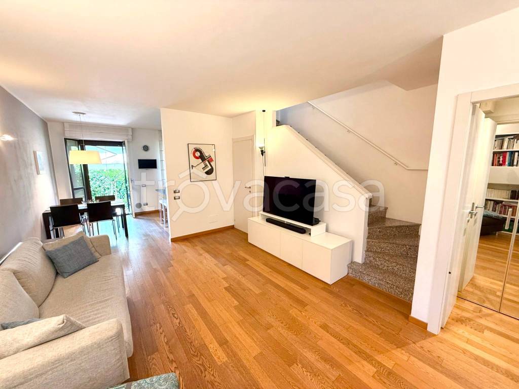 casa indipendente in vendita a Saronno