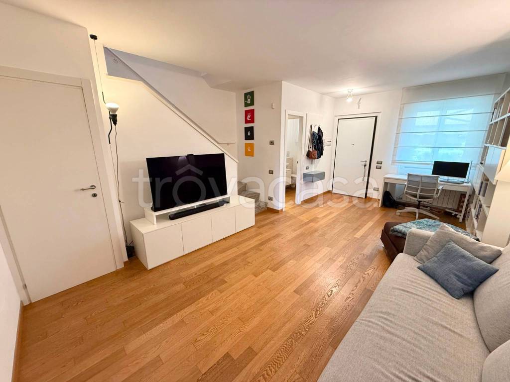 casa indipendente in vendita a Saronno