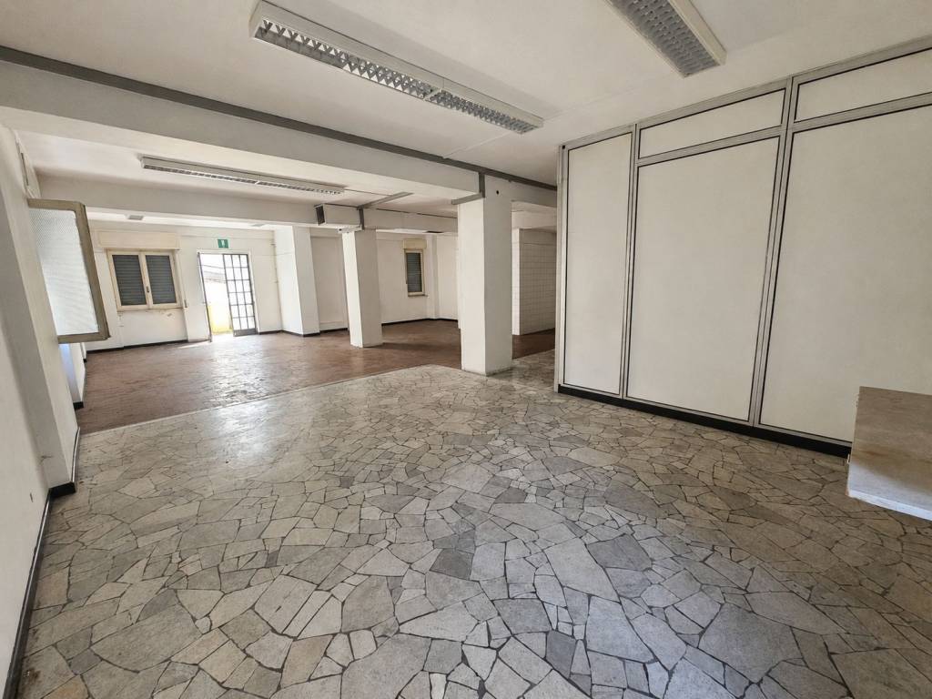 negozio in vendita a Saronno