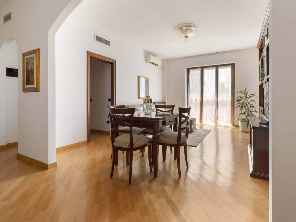 appartamento in vendita a Saronno