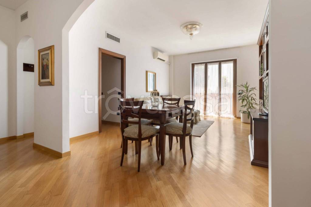 appartamento in vendita a Saronno