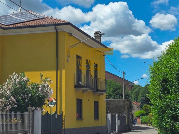 casa indipendente in vendita a Saronno
