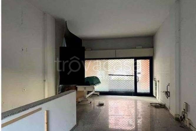 negozio in vendita a Saronno