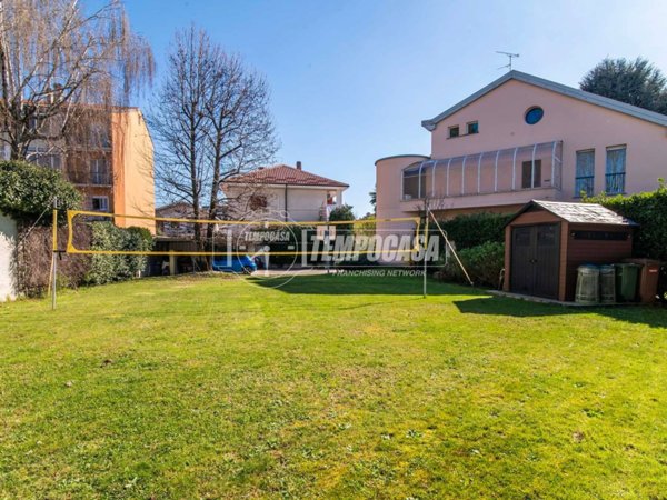 casa indipendente in vendita a Saronno