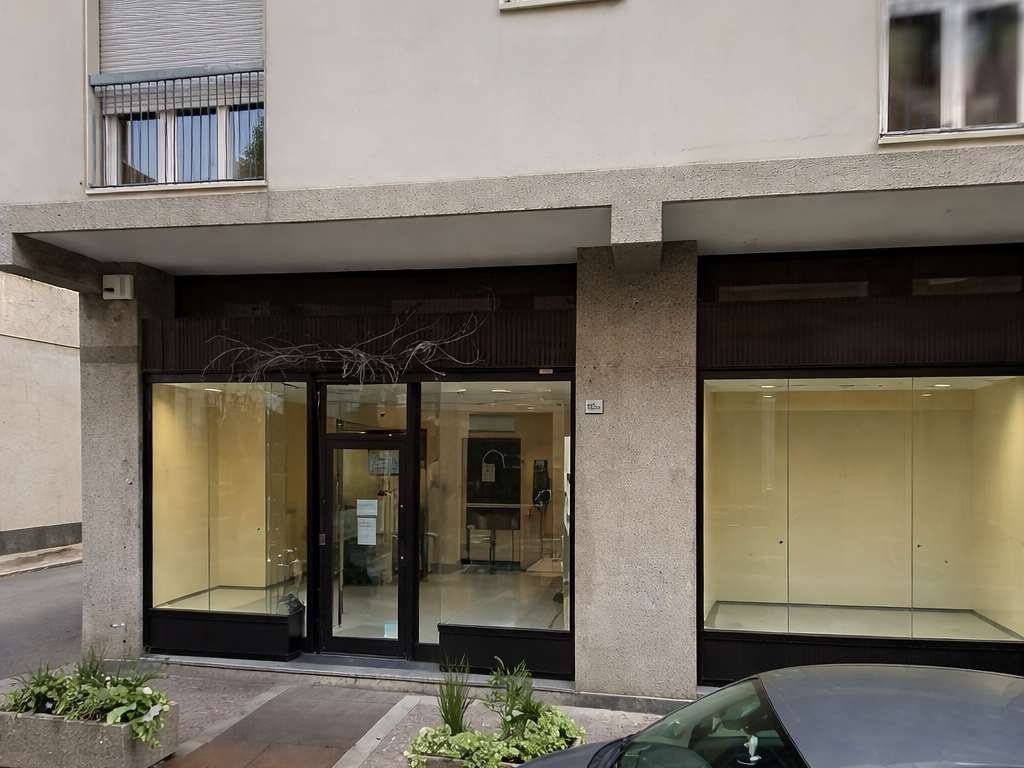negozio in vendita a Saronno