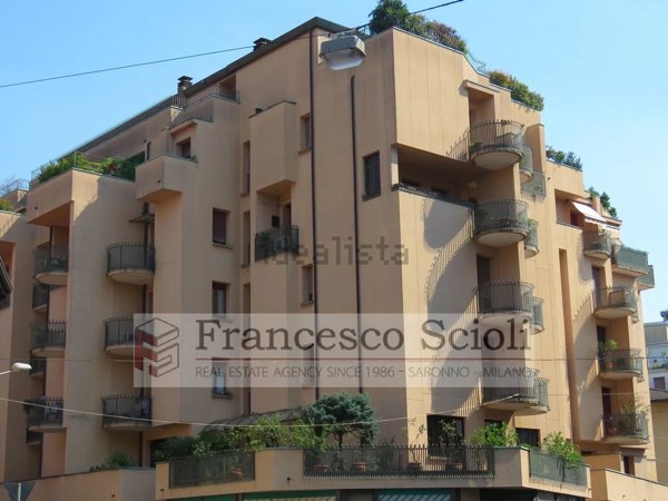 appartamento in vendita a Saronno in zona Campo dei Fiori