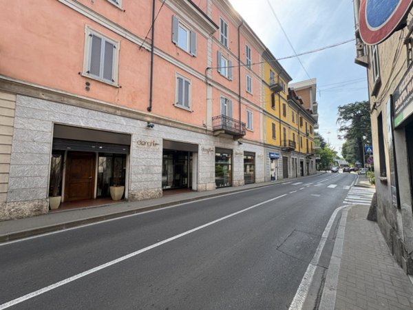negozio in vendita a Saronno
