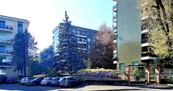 appartamento in vendita a Saronno in zona Campo dei Fiori