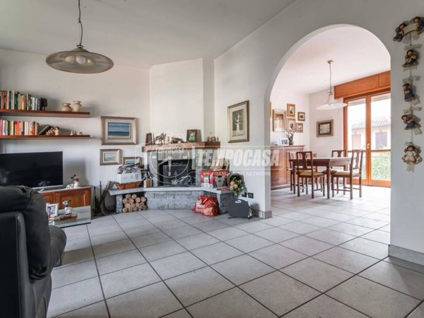 casa indipendente in vendita a Saronno in zona Dal Pozzo