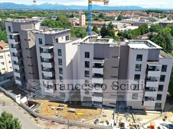 appartamento in vendita a Saronno in zona Campo dei Fiori