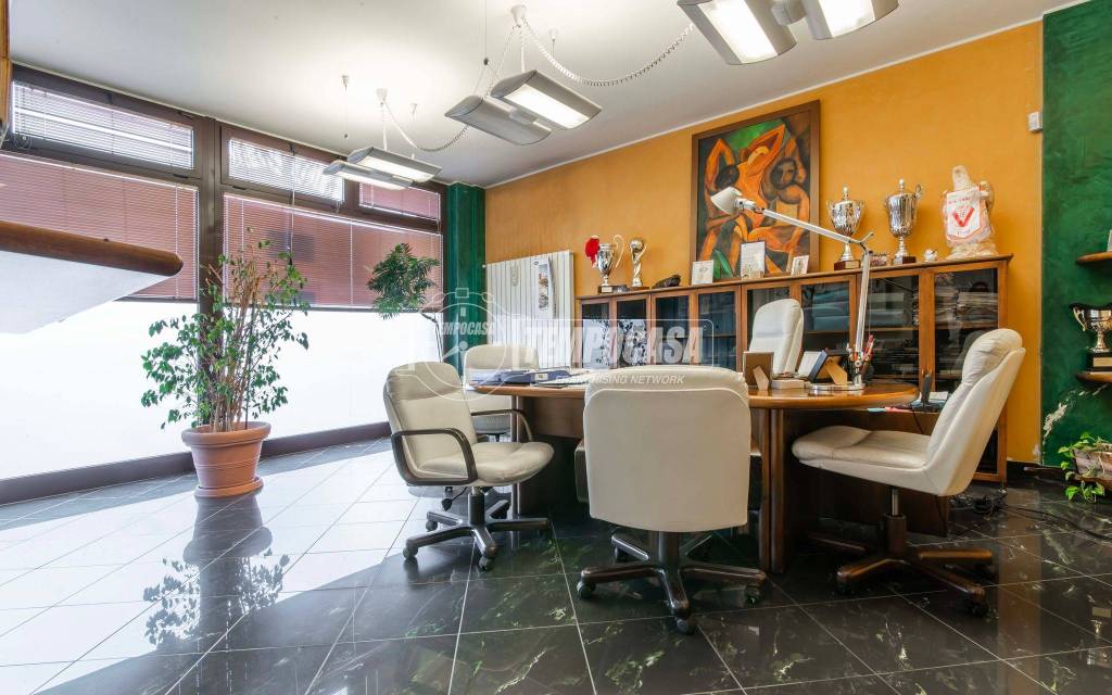 negozio in vendita a Saronno