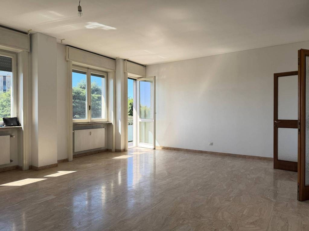 appartamento in vendita a Saronno in zona Campo dei Fiori