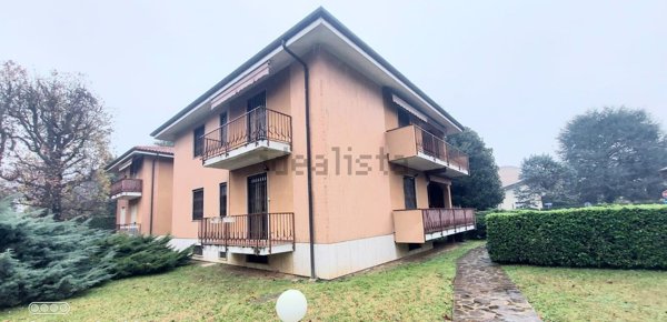appartamento in vendita a Saronno in zona Campo dei Fiori