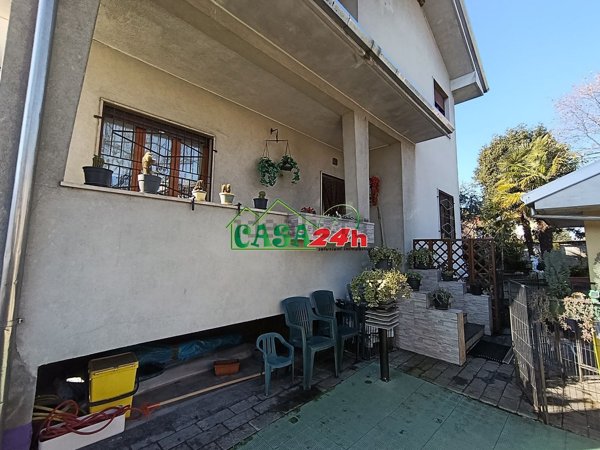 appartamento in vendita a Saronno in zona Campo dei Fiori