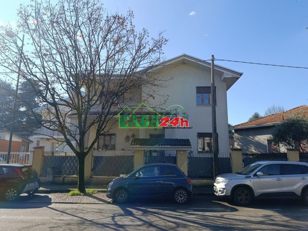 appartamento in vendita a Saronno in zona Campo dei Fiori