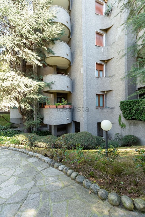 appartamento in vendita a Saronno in zona Campo dei Fiori