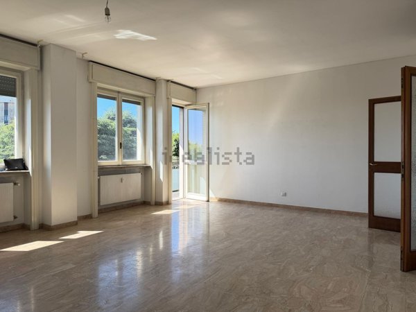 appartamento in vendita a Saronno in zona Campo dei Fiori