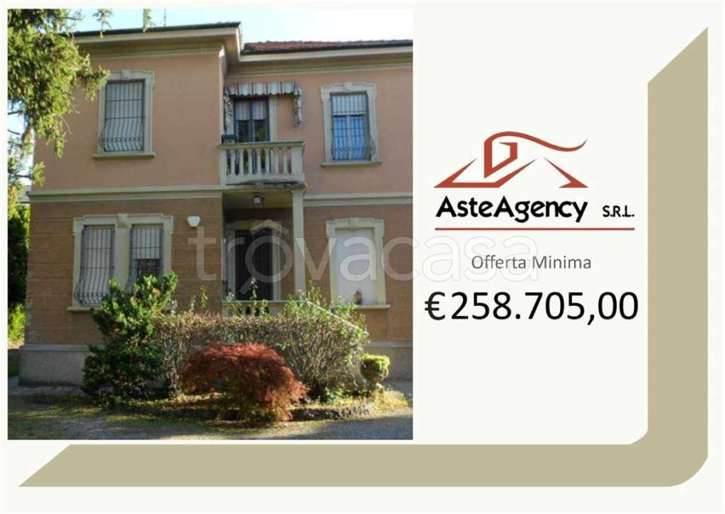 casa indipendente in vendita a Saronno