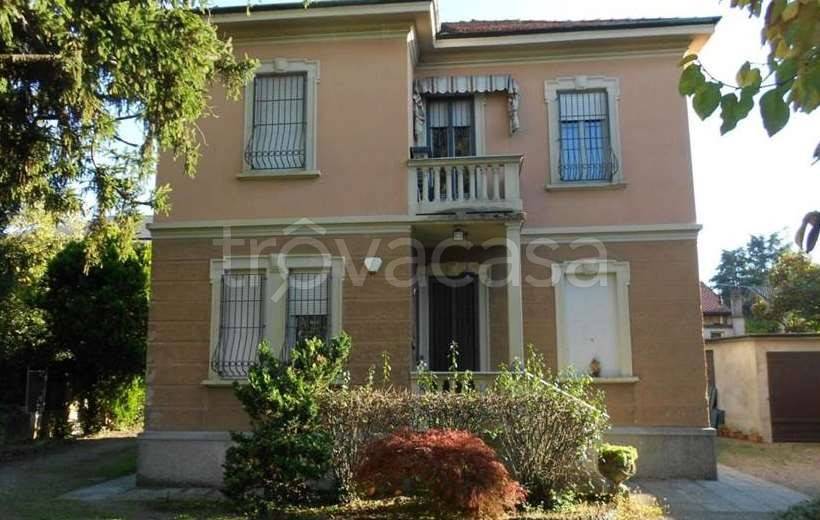 casa indipendente in vendita a Saronno