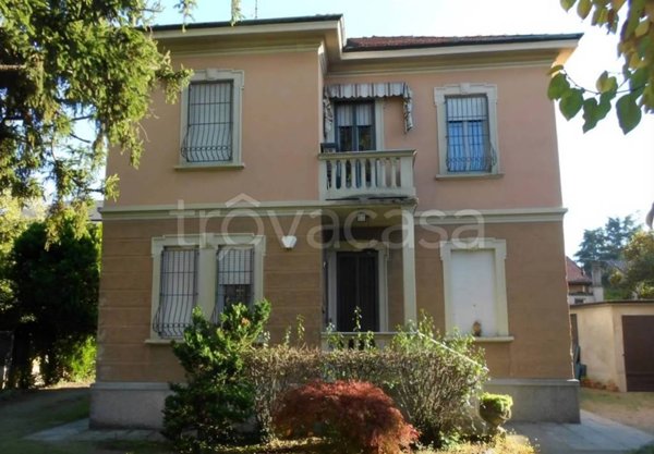 casa indipendente in vendita a Saronno