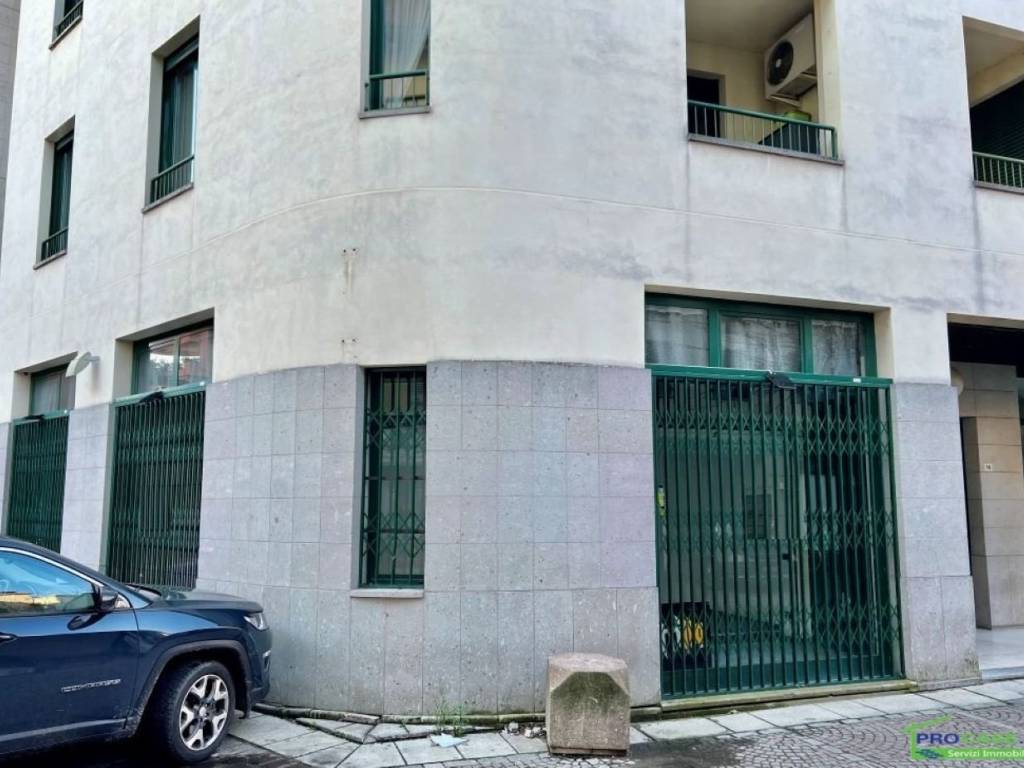negozio in vendita a Saronno