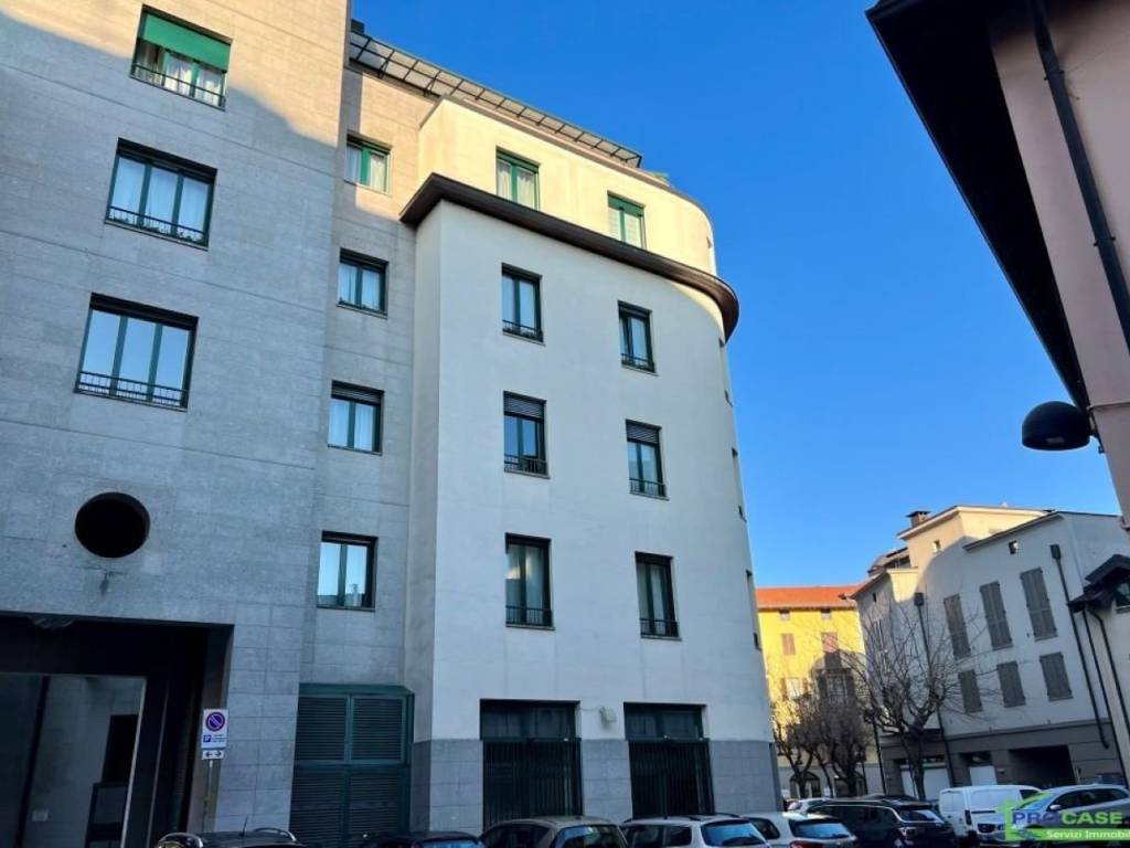negozio in vendita a Saronno